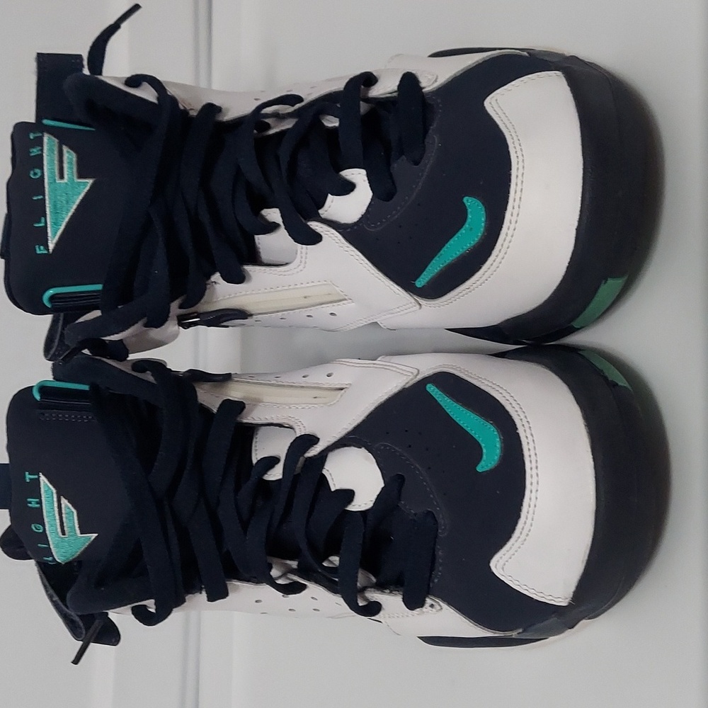 Size 12 Nike Air flight Like New